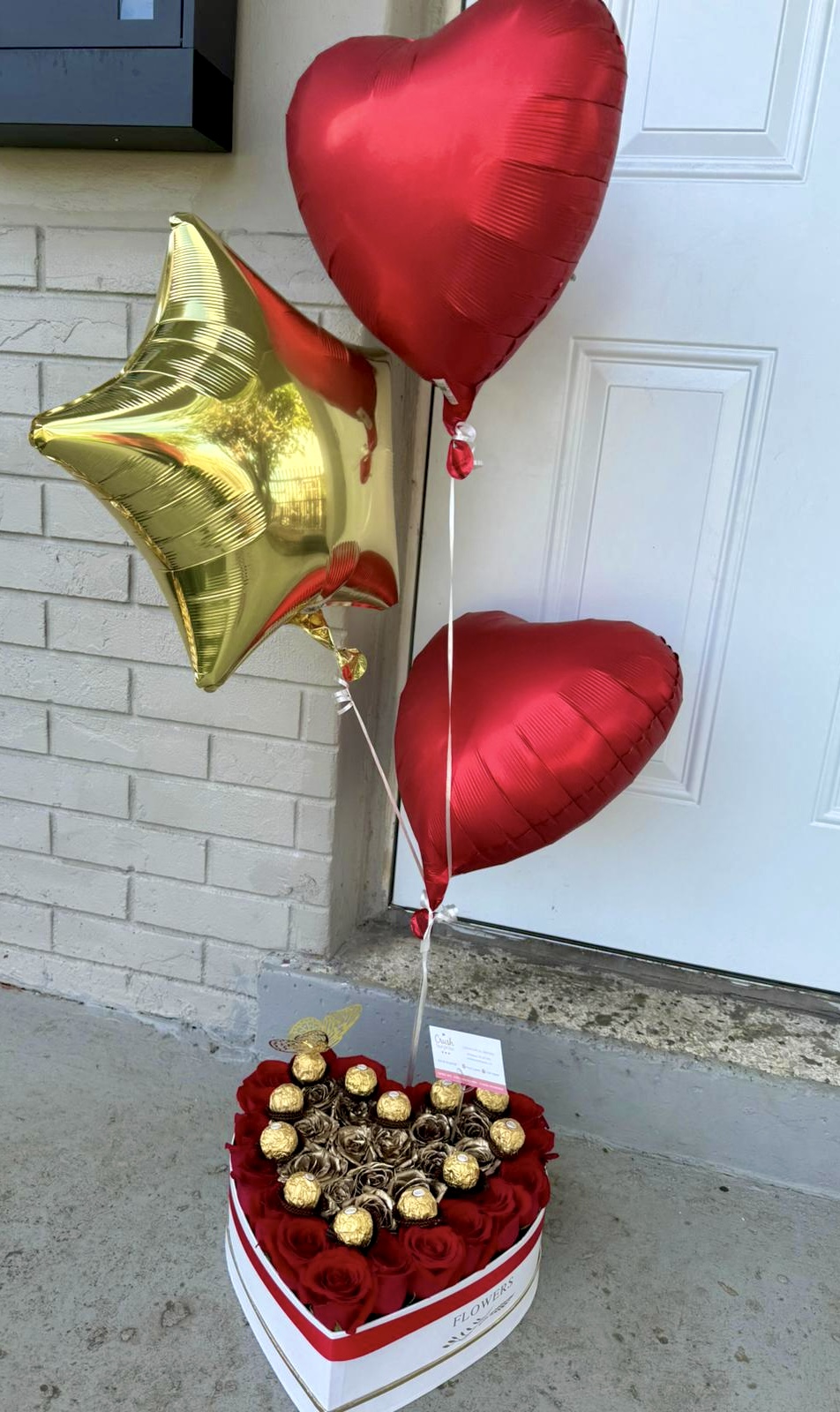 Heart Box Gold and Roses, Chocolates + Ballons